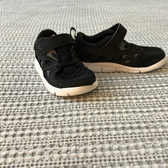Nike Free Run 2 Black White - DA2692-004 - Picture 2 of 10